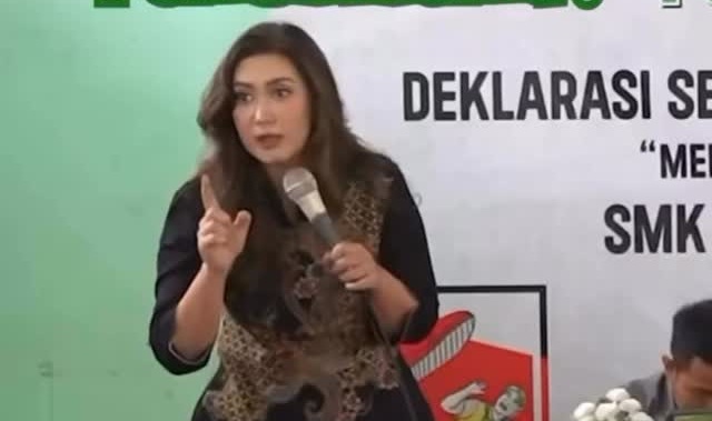 postingan Nafa Urbach